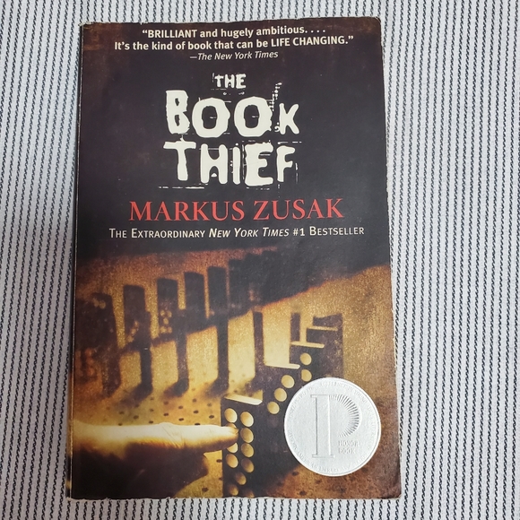 Book Bundle - Picture 4 of 11